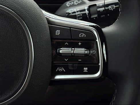 New 2026 Kia Carnival FWD image 24
