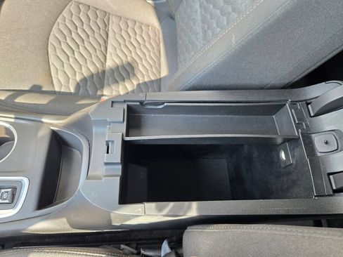 Used 2019 Chevrolet Equinox LT FWD image 28
