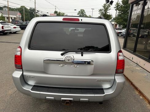 Used 2006 Toyota 4Runner SR5 AWD/4WD image 3