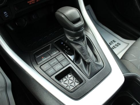 Used 2022 Toyota RAV4 XLE AWD/4WD image 39