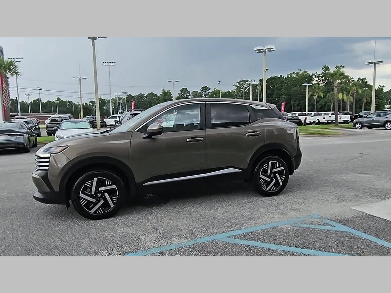 Used 2025 Nissan Kicks SV FWD image 25
