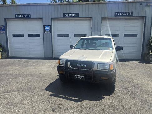 Used 1997 Isuzu Rodeo S AWD/4WD image 2