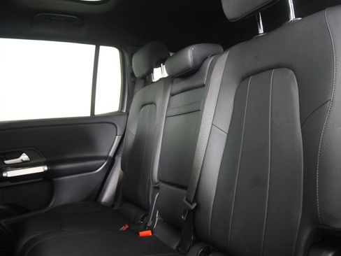 Used 2023 Mercedes-Benz GLB 250 w/ Premium Package image 11