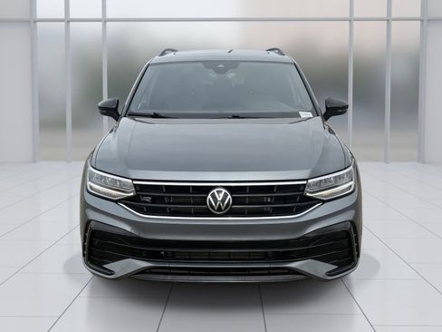 Used 2024 Volkswagen Tiguan SE R-Line image 9