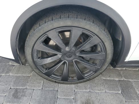 Used 2022 Tesla Model X Plaid image 5