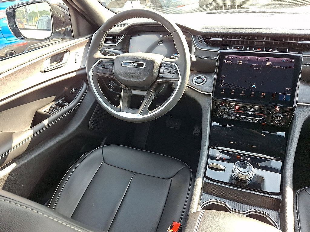 Used 2025 Jeep Grand Cherokee Limited AWD/4WD image 15