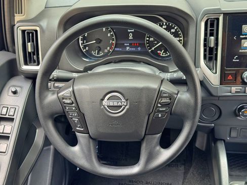 Used 2025 Nissan Frontier SV w/ Tow Package RWD image 19