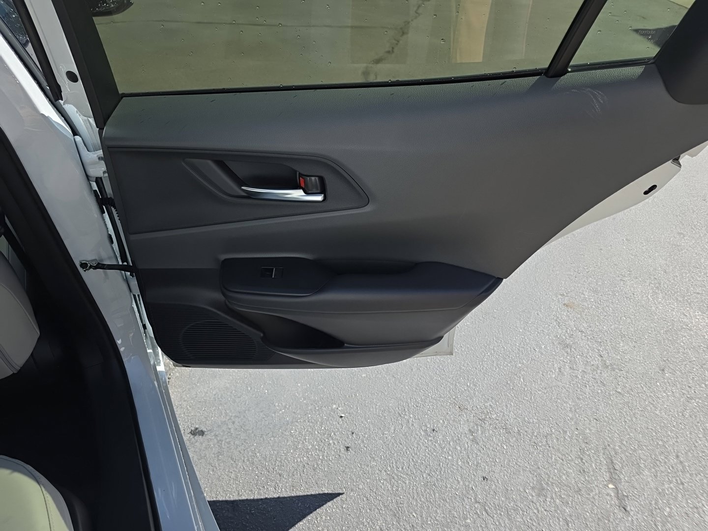 Used 2024 Toyota Prius XLE AWD/4WD image 32