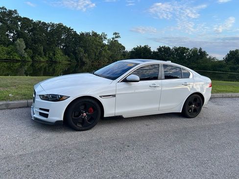 Used 2018 Jaguar XE RWD image 2