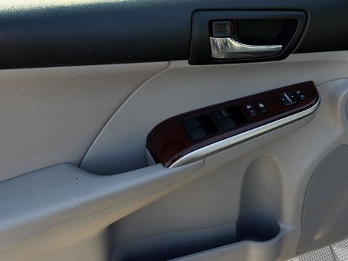Used 2012 Toyota Camry XLE w/ Preferred Accessory Pkg FWD image 9