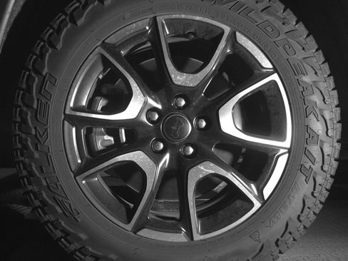 Used 2025 Jeep Compass Trailhawk AWD/4WD image 12