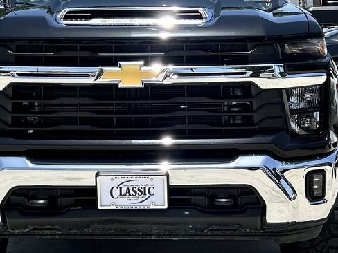 Used 2025 Chevrolet Silverado 2500 LT w/ Convenience Package AWD/4WD image 11