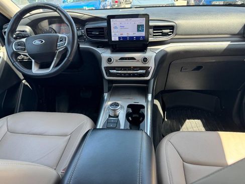 Used 2022 Ford Explorer XLT w/ Equipment Group 202A AWD/4WD image 11