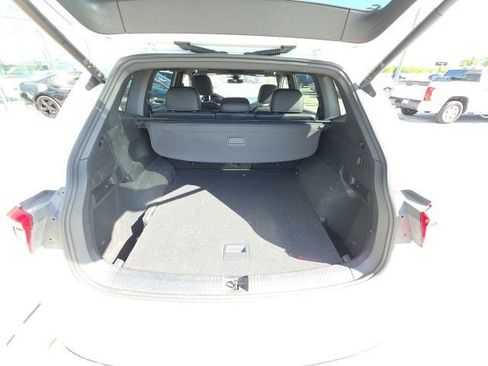 Used 2023 Volkswagen Tiguan SEL R-Line image 28