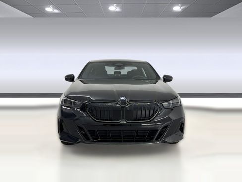 Used 2025 BMW 550e xDrive w/ Premium Package AWD/4WD image 6