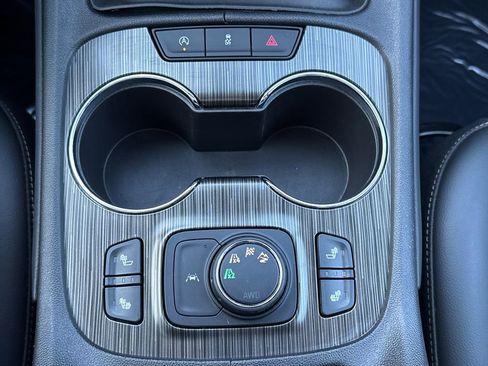 Certified 2023 GMC Acadia SLT image 27