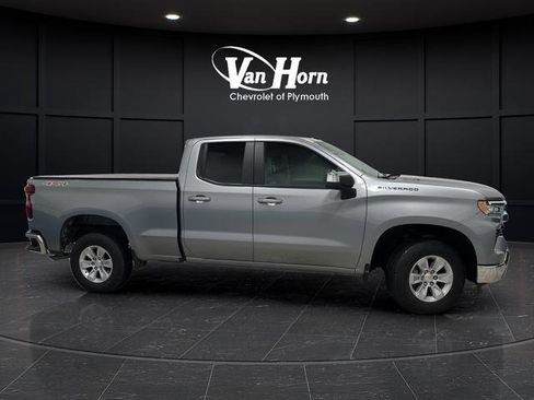 Used 2025 Chevrolet Silverado 1500 LT image 2