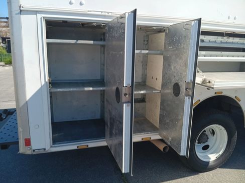 Used 2013 Ford E-450 and Econoline 450 Super Duty w/ Interior Upgrade Pkg image 21