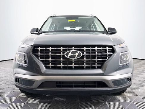 Used 2025 Hyundai Venue Limited FWD image 10