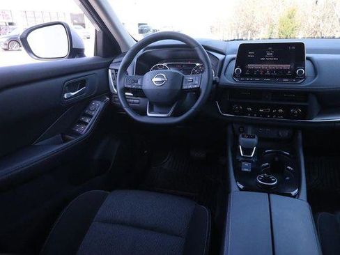 Used 2025 Nissan Rogue SV image 22