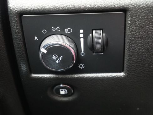 Used 2022 Jeep Grand Cherokee Limited RWD image 24