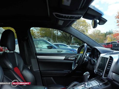 Used 2018 Porsche Cayenne GTS image 33