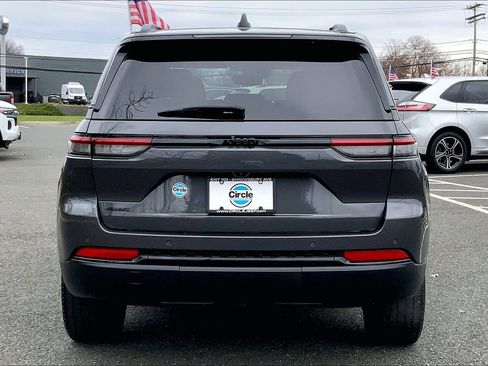 Used 2024 Jeep Grand Cherokee Altitude image 4