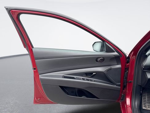 Used 2025 Hyundai Elantra Sport FWD image 11