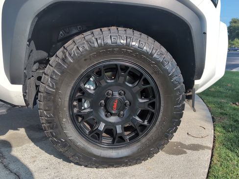 Certified 2026 Toyota 4Runner TRD Off-Road Premium AWD/4WD image 13