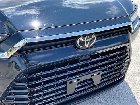 Used 2024 Toyota Grand Highlander XLE FWD image 32