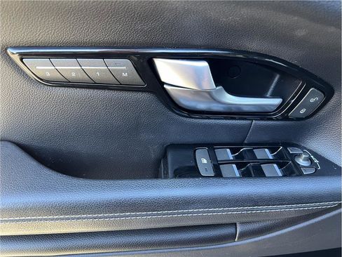 Used 2018 Land Rover Range Rover Evoque image 18