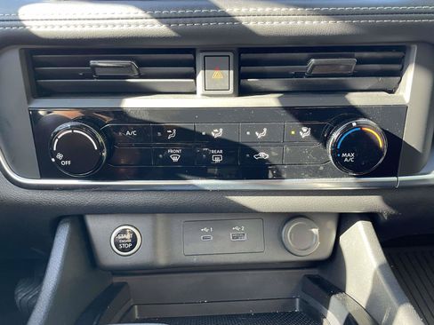 Used 2023 Nissan Rogue S AWD/4WD image 26
