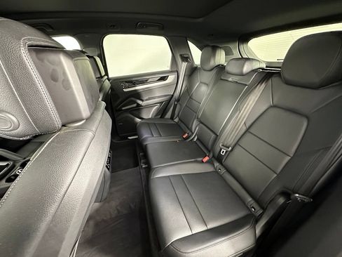 Certified 2024 Porsche Cayenne w/ Premium Package Plus (PFM) AWD/4WD image 38
