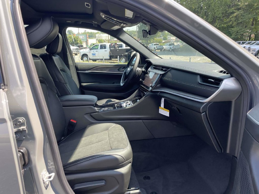 New 2027 Jeep Grand Cherokee 4WD image 15