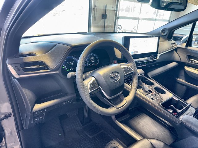 New 2026 Toyota Sienna XLE Woodland Edition AWD/4WD image 14