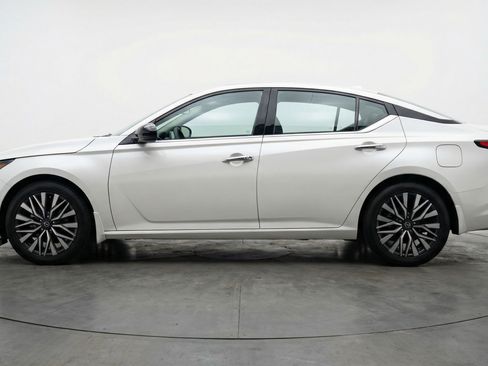 Used 2025 Nissan Altima 2.5 SV image 5