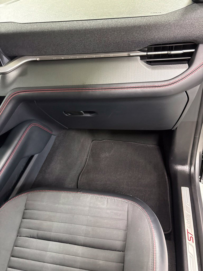 Used 2025 Ford Explorer ST-Line AWD/4WD image 29