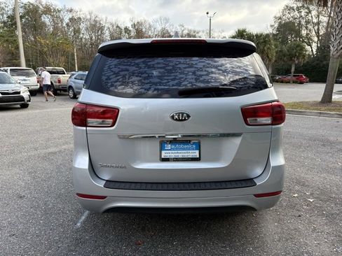 Used 2018 Kia Sedona L image 5
