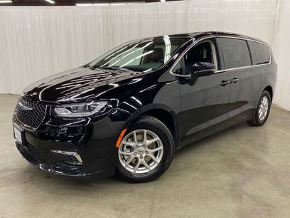 Used 2024 Chrysler Pacifica Touring-L