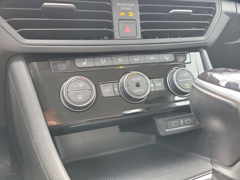 Used 2022 Volkswagen Jetta SE FWD image 25