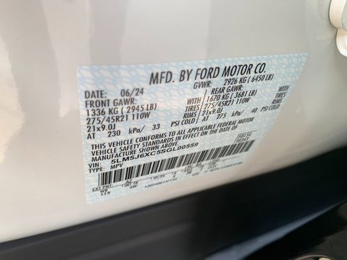 Certified 2025 Lincoln Aviator AWD w/ Jet Appearance Package image 28