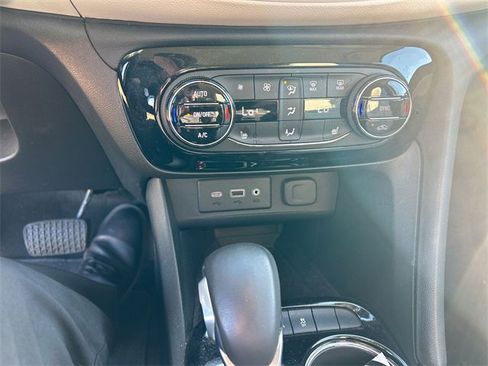 Used 2020 Buick Encore GX Select image 23