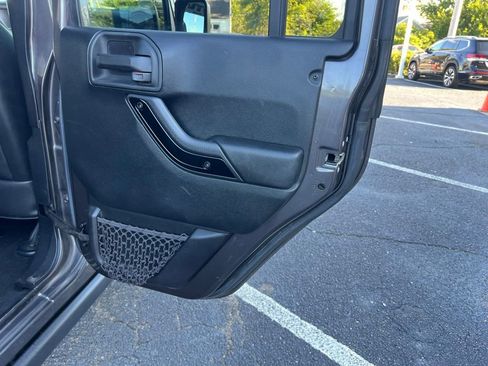 Used 2016 Jeep Wrangler Unlimited Sahara image 19