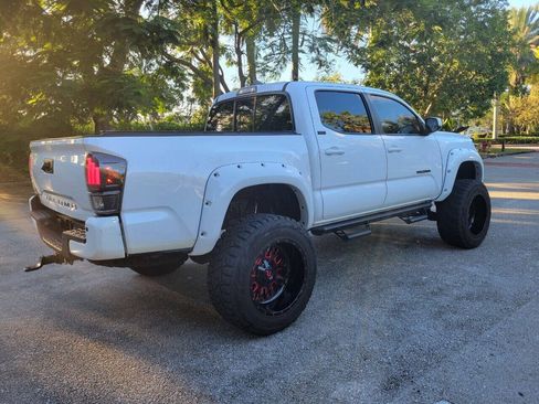 Used 2017 Toyota Tacoma SR5 w/ Tow Package RWD image 7