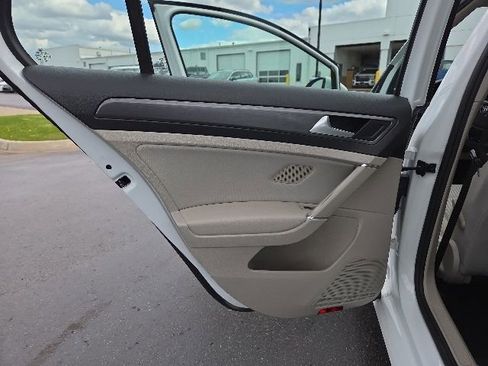 Used 2018 Volkswagen Golf S FWD image 13