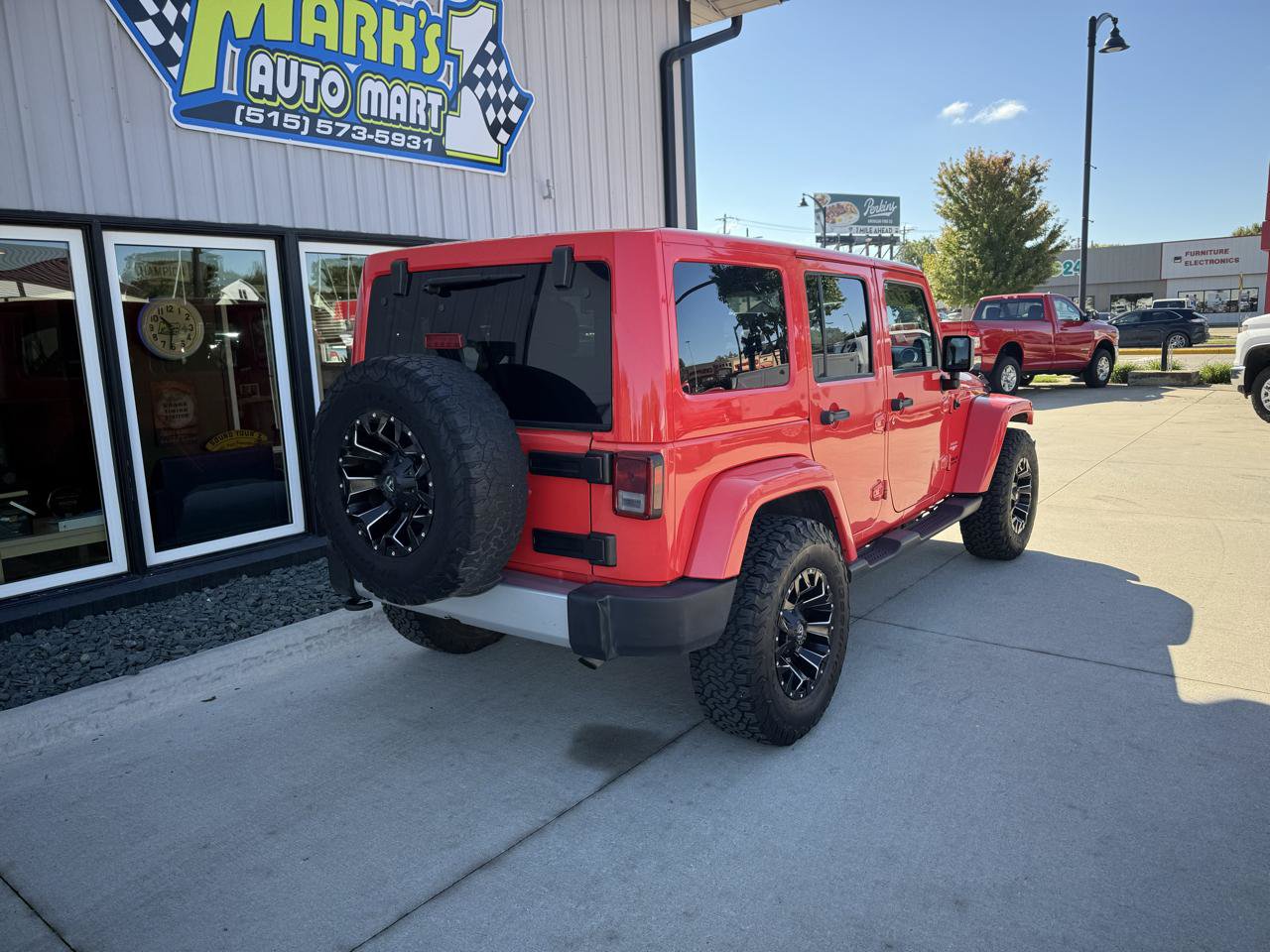 Used 2013 Jeep Wrangler Unlimited Sahara w/ Dual Top Group AWD/4WD image 6