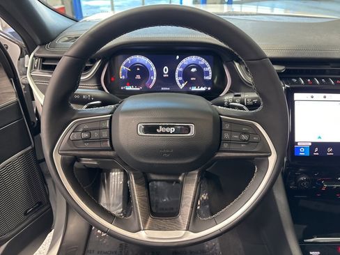 Used 2024 Jeep Grand Cherokee Limited w/ Black Appearance Package image 15