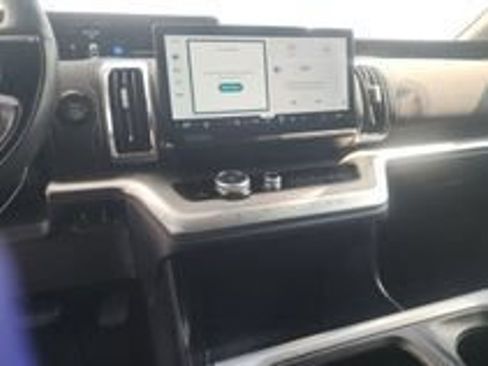 Used 2025 Ford Expedition Platinum w/ Driver's Package AWD/4WD image 13