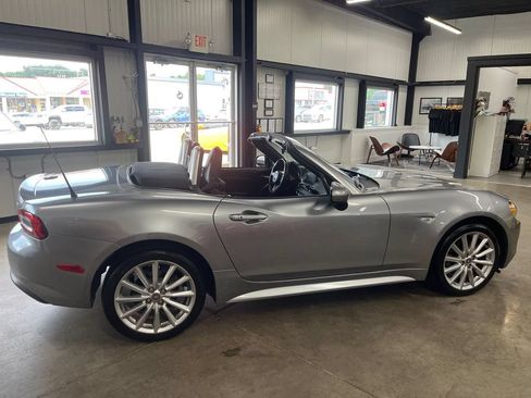 Used 2017 FIAT 124 Spider Lusso RWD image 22