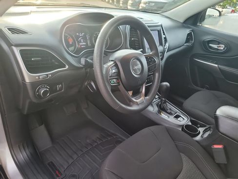 Used 2020 Jeep Cherokee Latitude AWD/4WD image 18